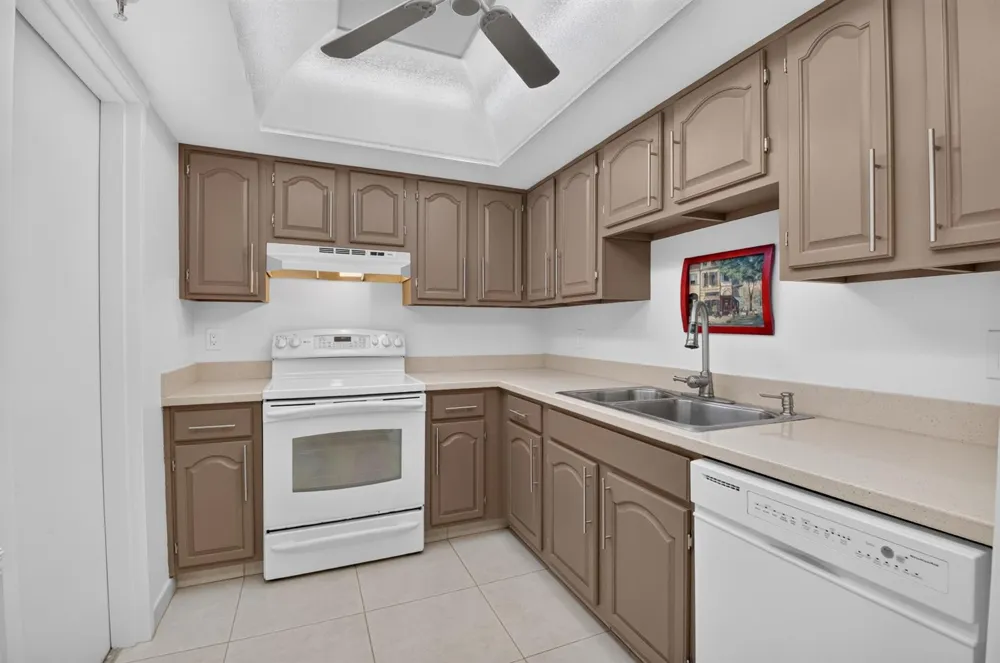 6895 WILLOW WOOD DRIVE #1066 Boca Raton, FL 33434