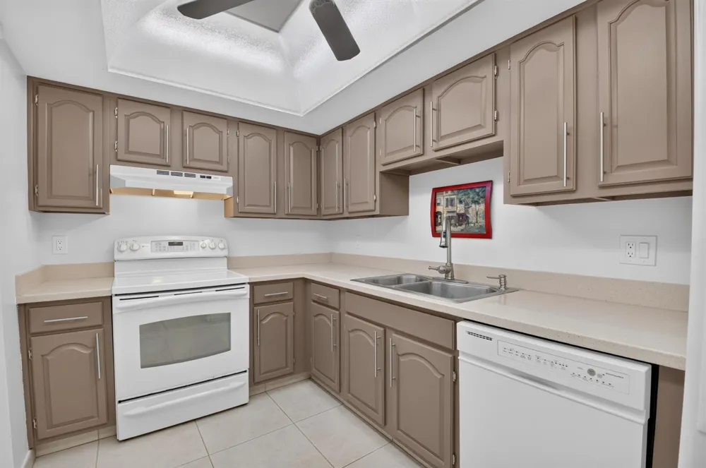 6895 WILLOW WOOD DRIVE #1066 Boca Raton, FL 33434