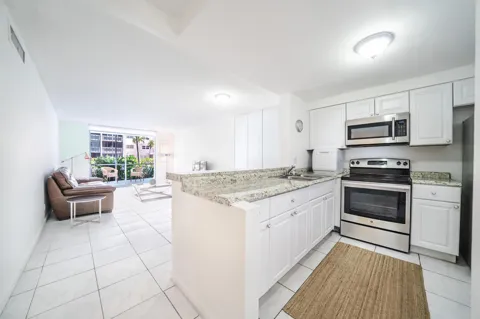 501 NE 14TH AVENUE #103