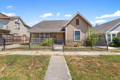 1235 E Leuda Street