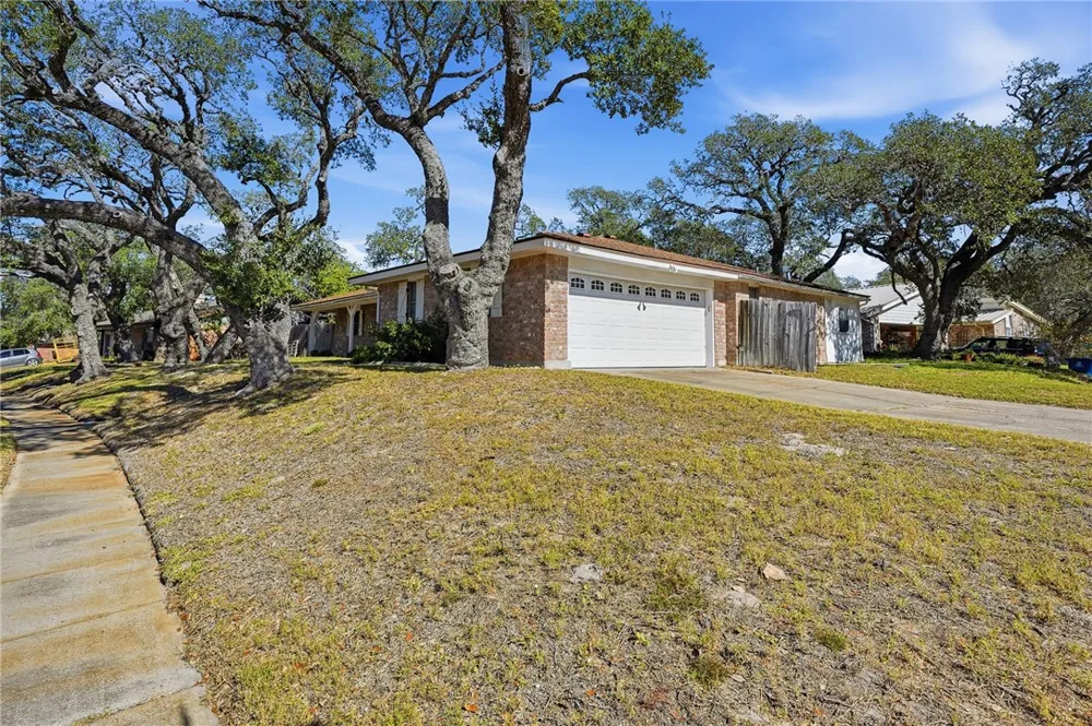2486 Oak Park Ingleside, TX 78362
