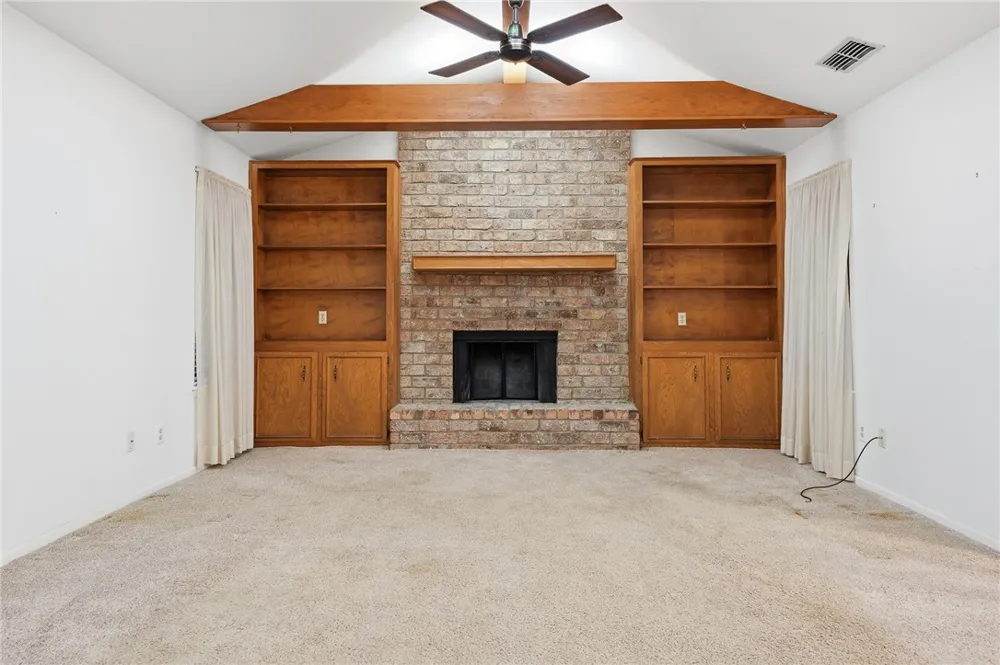 2486 Oak Park Ingleside, TX 78362
