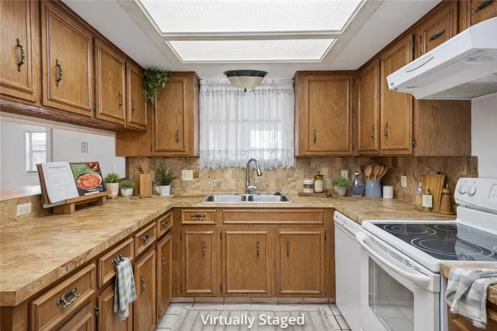 2486 Oak Park Ingleside, TX 78362