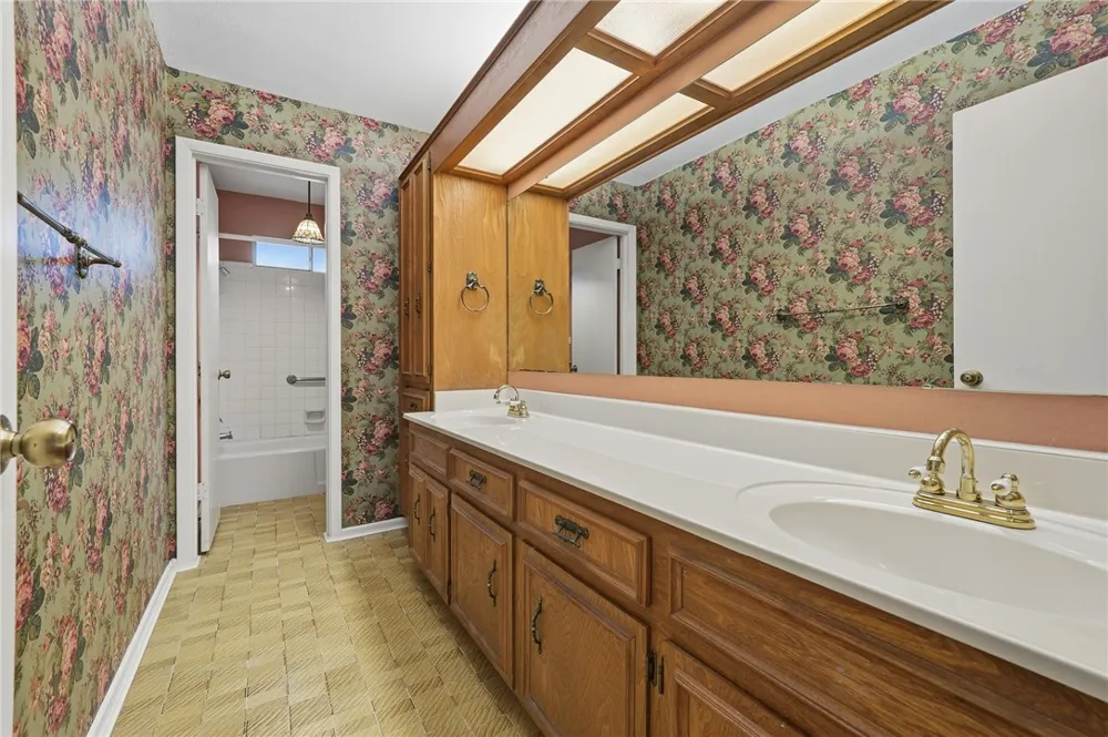 2486 Oak Park Ingleside, TX 78362