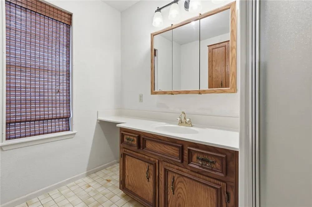 2486 Oak Park Ingleside, TX 78362