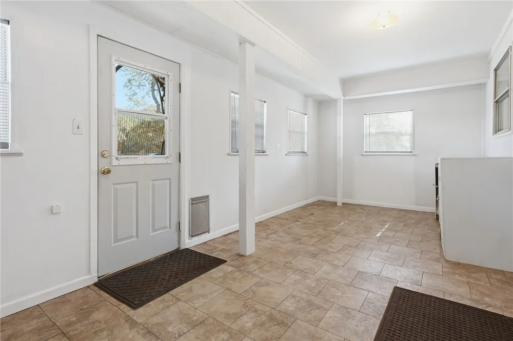 2486 Oak Park Ingleside, TX 78362