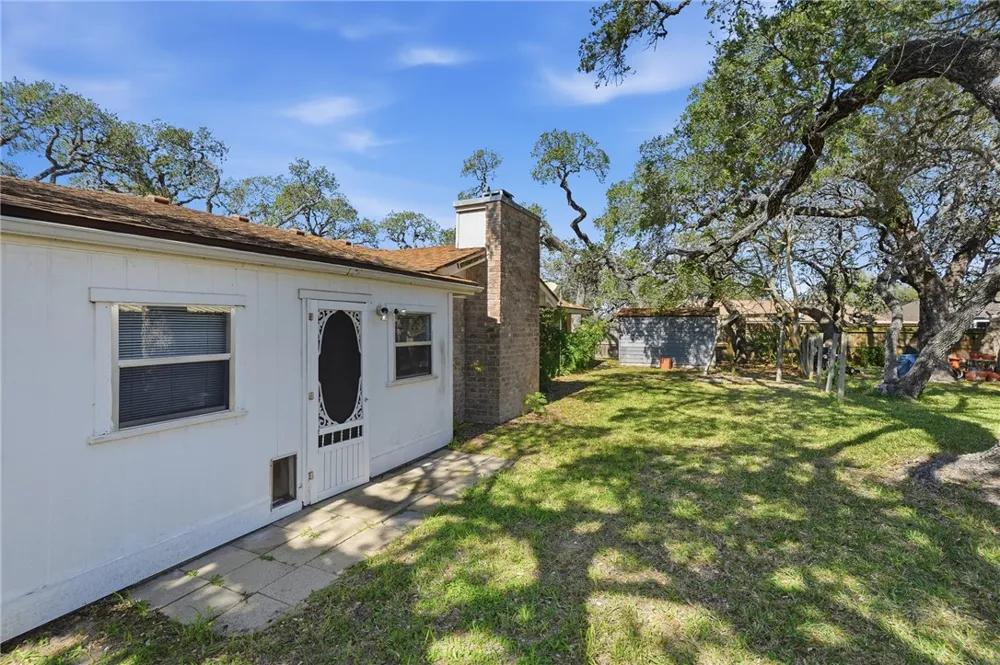 2486 Oak Park Ingleside, TX 78362