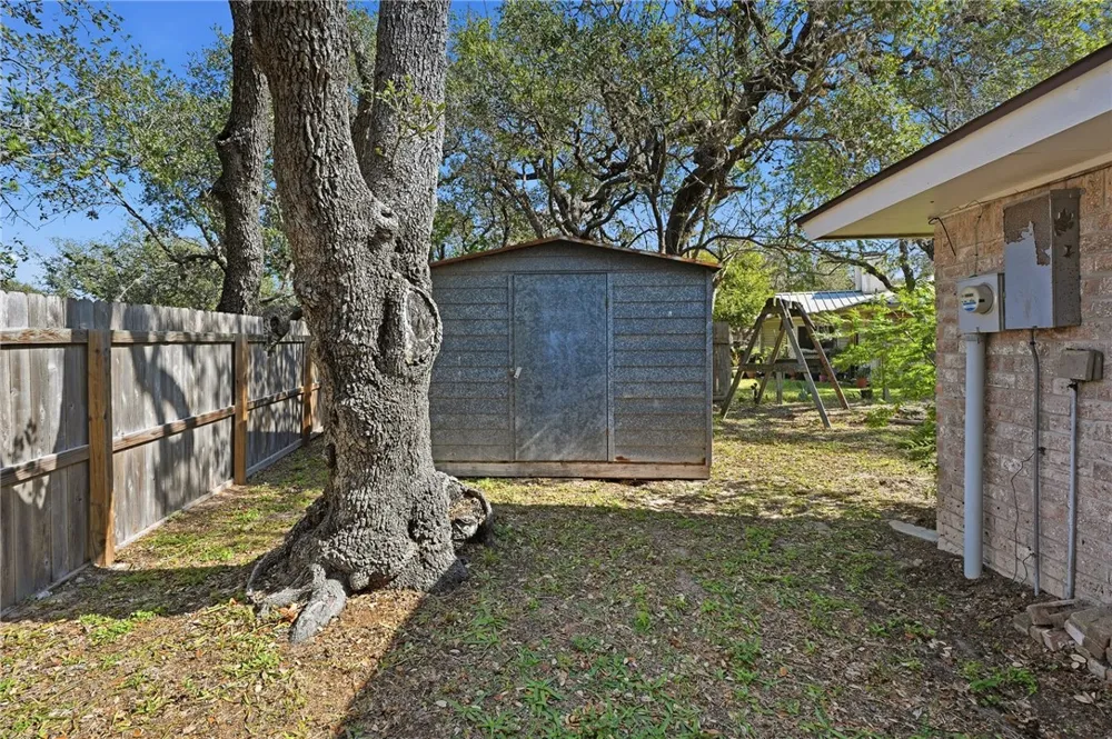 2486 Oak Park Ingleside, TX 78362