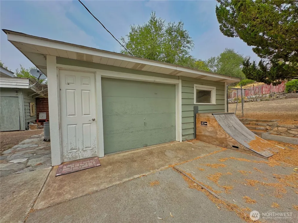 307 Orchard Avenue Elmer City, WA 99124