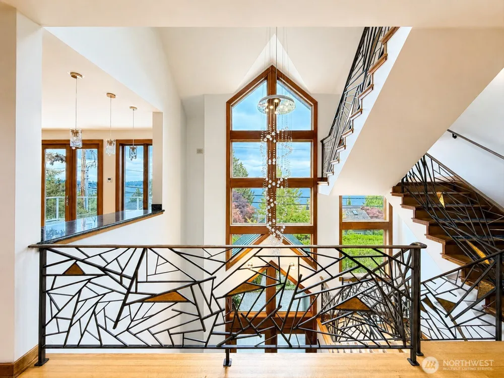 7275 Mercer Way Mercer Island, WA 98040