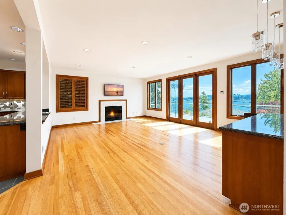 7275 Mercer Way Mercer Island, WA 98040