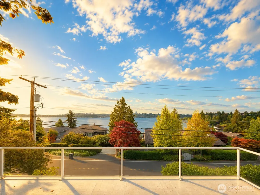 7275 Mercer Way Mercer Island, WA 98040