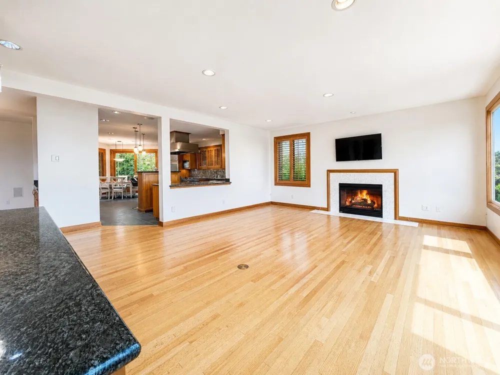 7275 Mercer Way Mercer Island, WA 98040