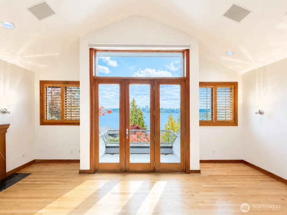 7275 Mercer Way Mercer Island, WA 98040