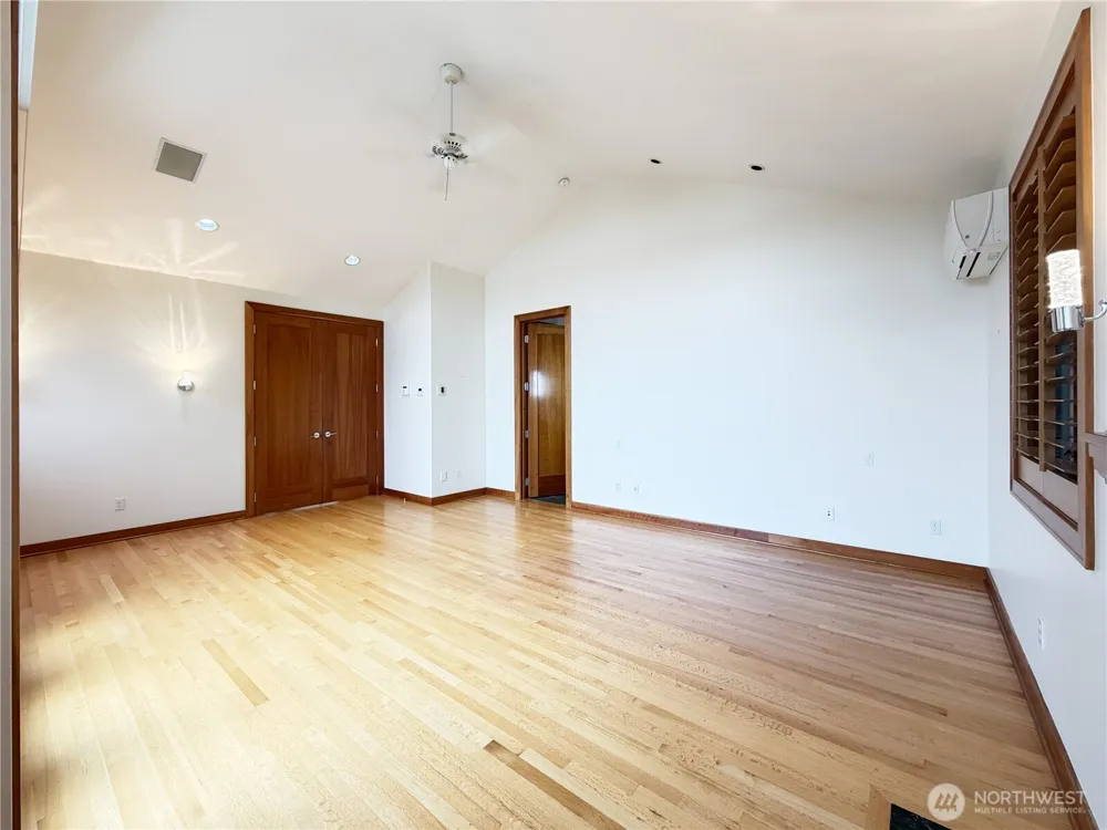 7275 Mercer Way Mercer Island, WA 98040