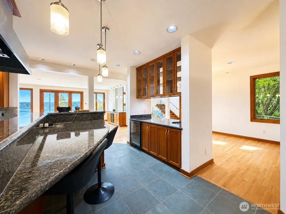 7275 Mercer Way Mercer Island, WA 98040