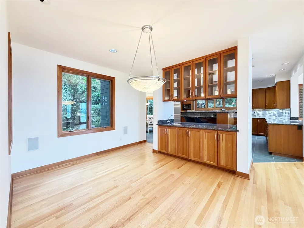 7275 Mercer Way Mercer Island, WA 98040
