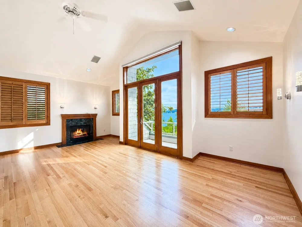 7275 Mercer Way Mercer Island, WA 98040