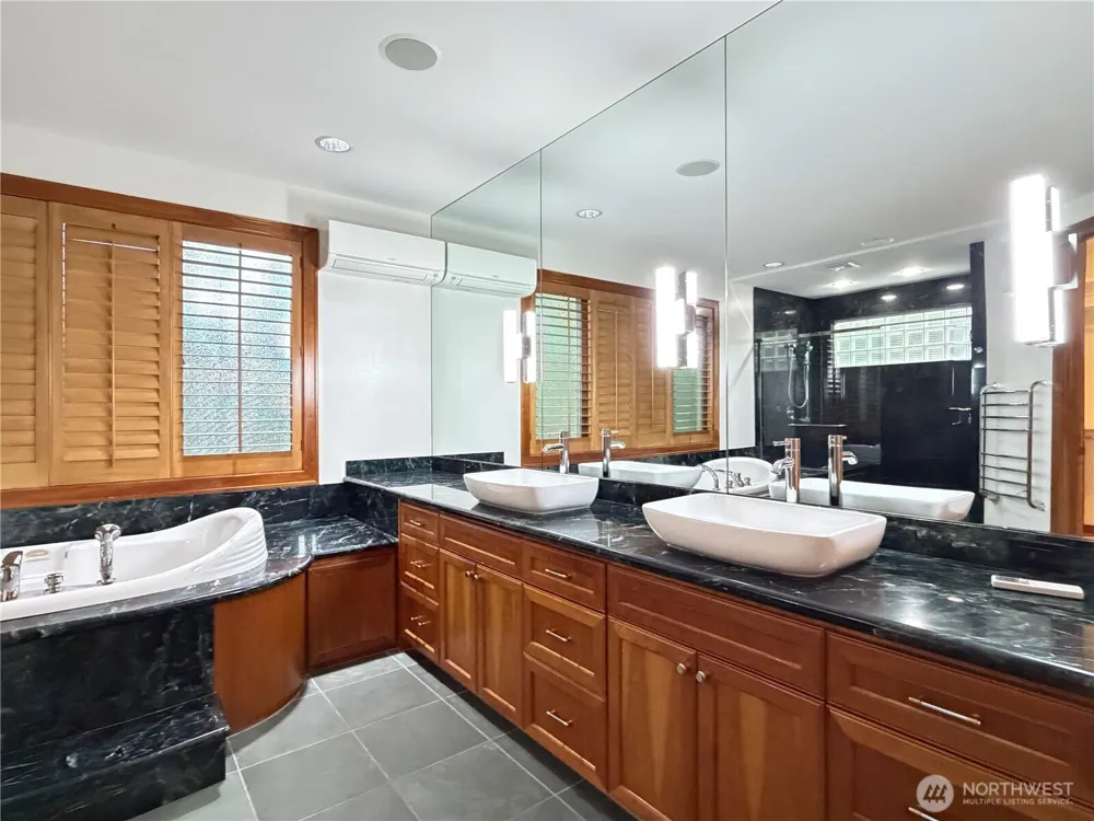 7275 Mercer Way Mercer Island, WA 98040