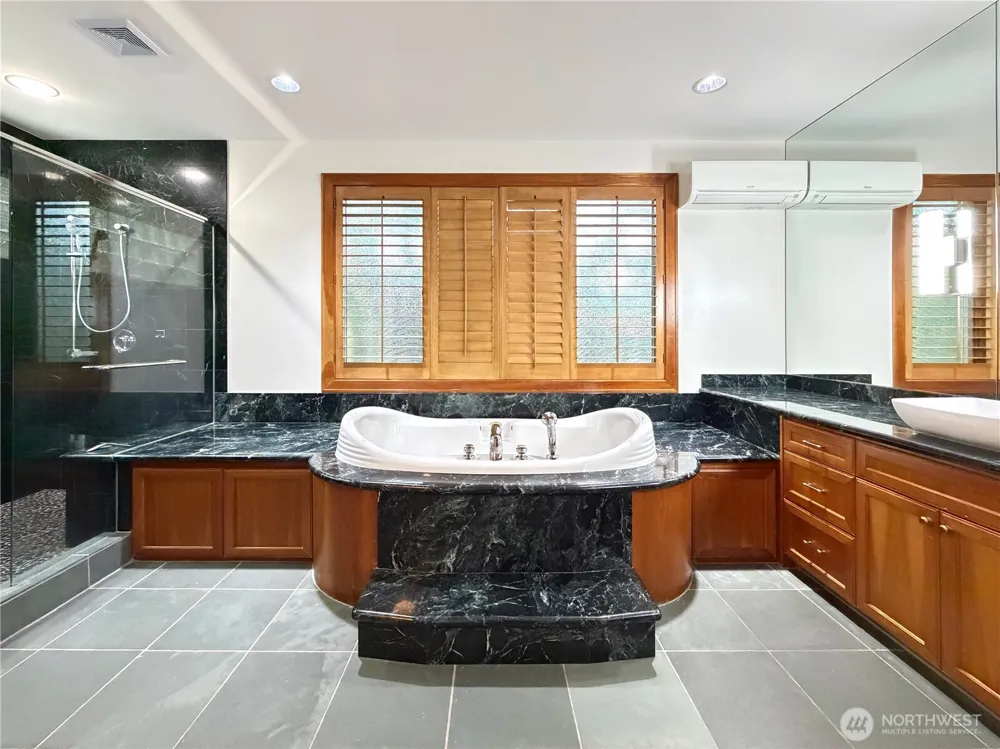 7275 Mercer Way Mercer Island, WA 98040
