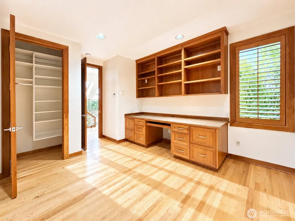 7275 Mercer Way Mercer Island, WA 98040