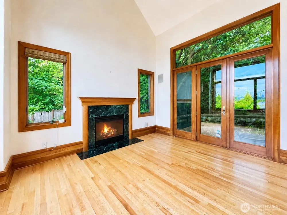 7275 Mercer Way Mercer Island, WA 98040
