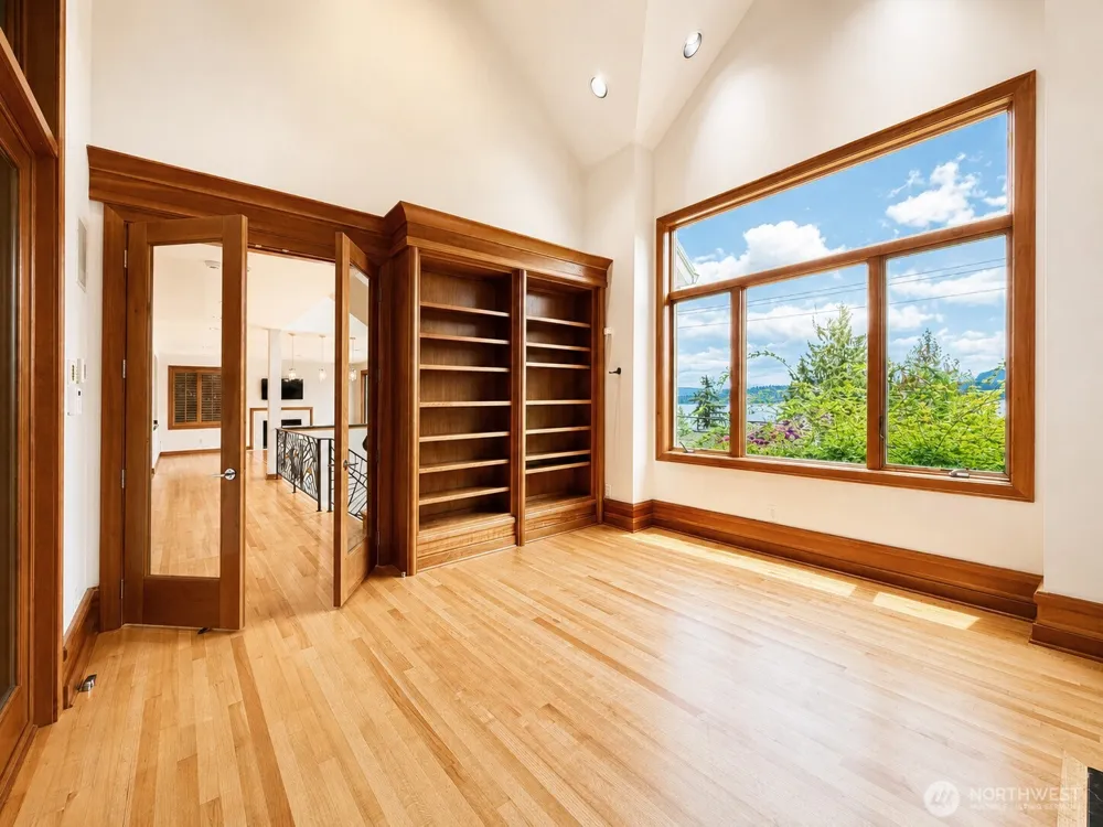 7275 Mercer Way Mercer Island, WA 98040