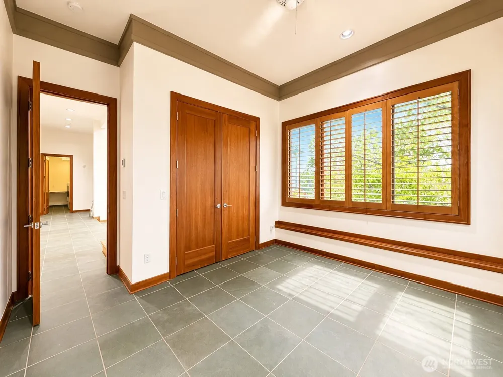 7275 Mercer Way Mercer Island, WA 98040