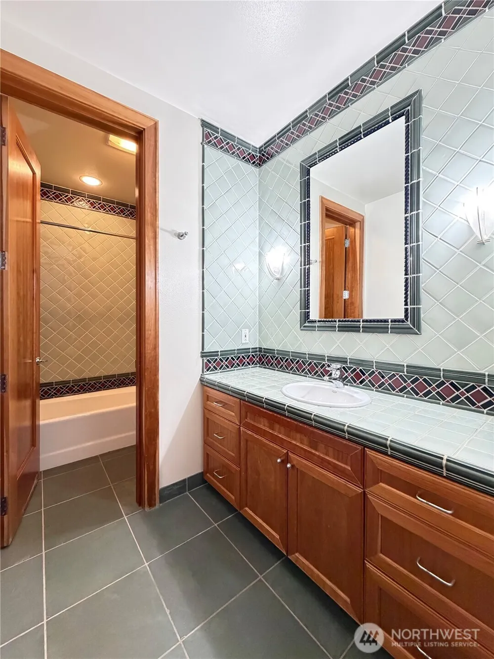 7275 Mercer Way Mercer Island, WA 98040