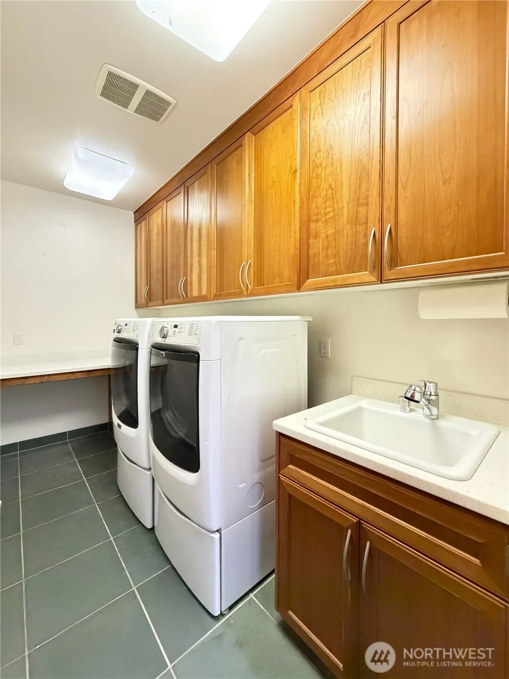 7275 Mercer Way Mercer Island, WA 98040