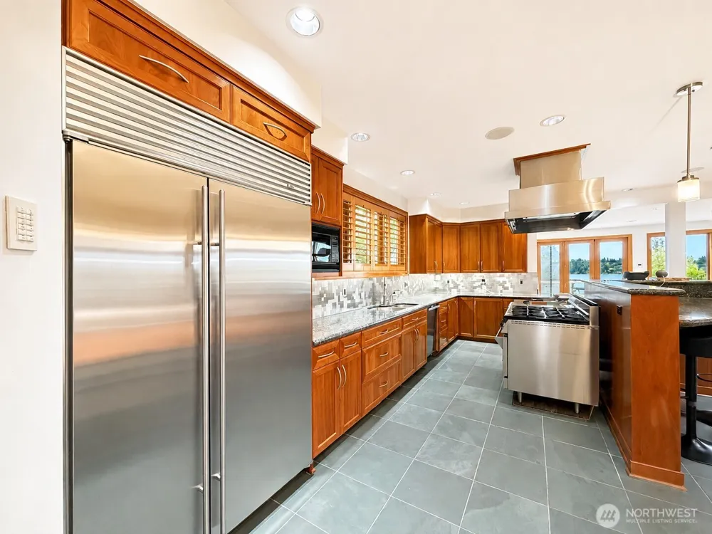 7275 Mercer Way Mercer Island, WA 98040