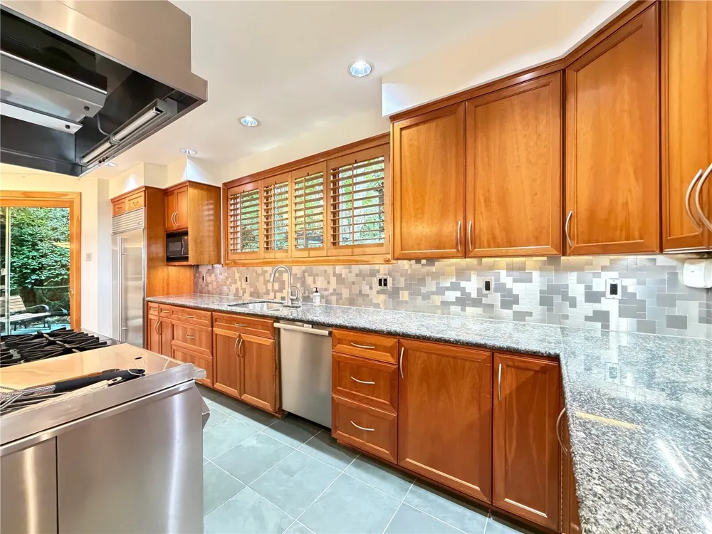 7275 Mercer Way Mercer Island, WA 98040