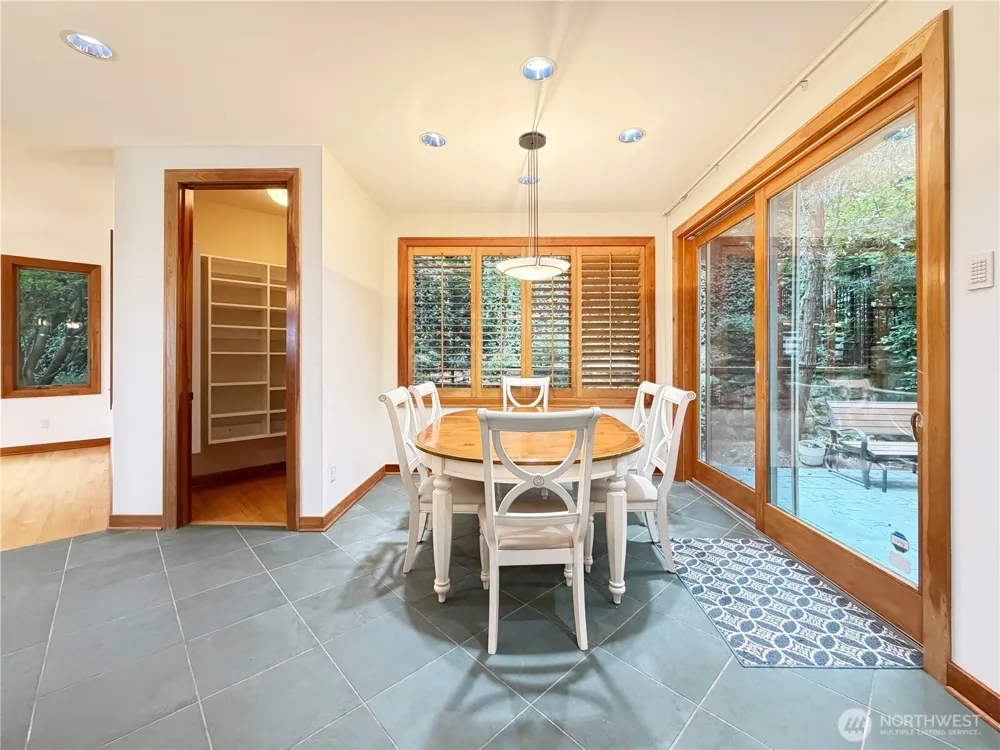 7275 Mercer Way Mercer Island, WA 98040
