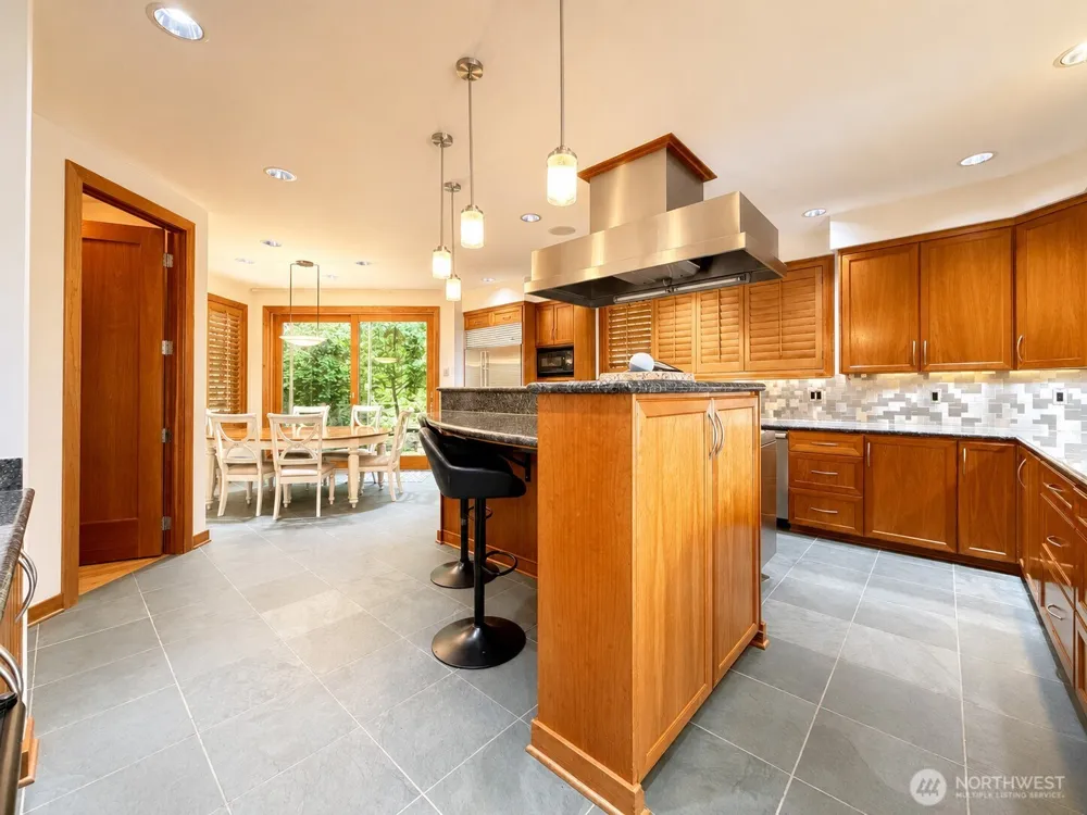 7275 Mercer Way Mercer Island, WA 98040
