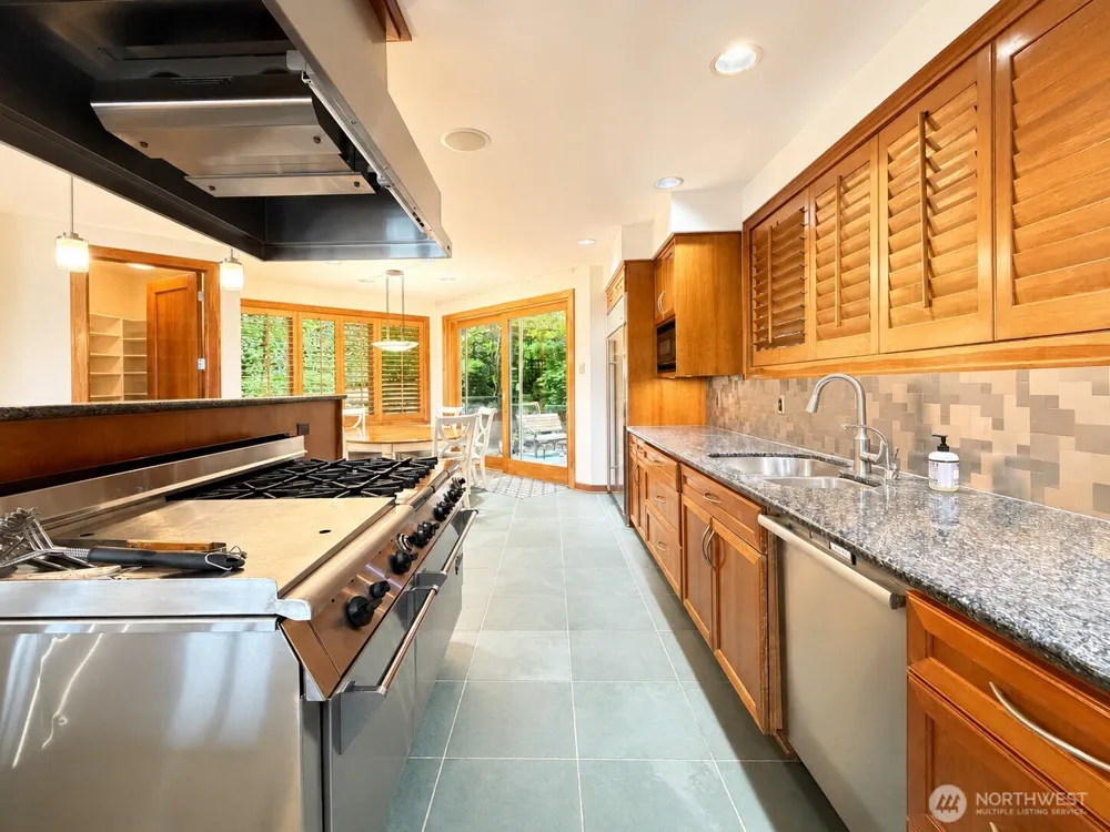 7275 Mercer Way Mercer Island, WA 98040