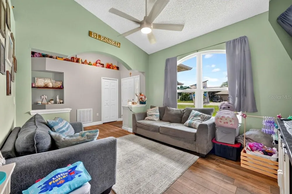 800 COLTRA LANE Deltona, FL 32725