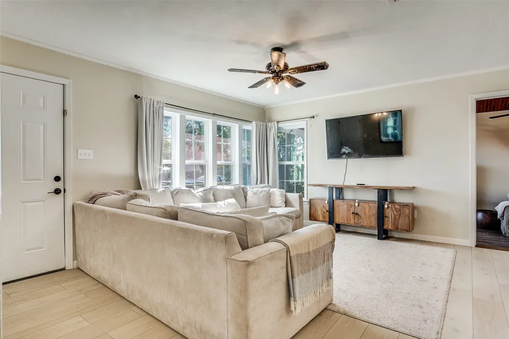 910 Norton Street Weatherford, TX 76086