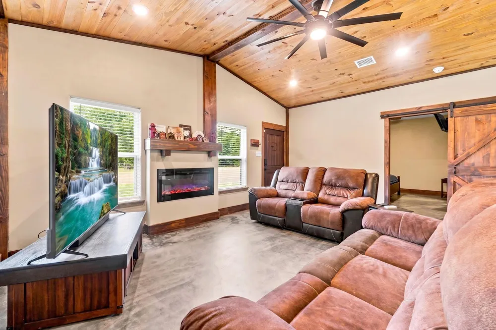 1383 Tram Road Livingston, TX 77351
