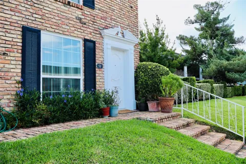 2201 Fountain View Drive #5J