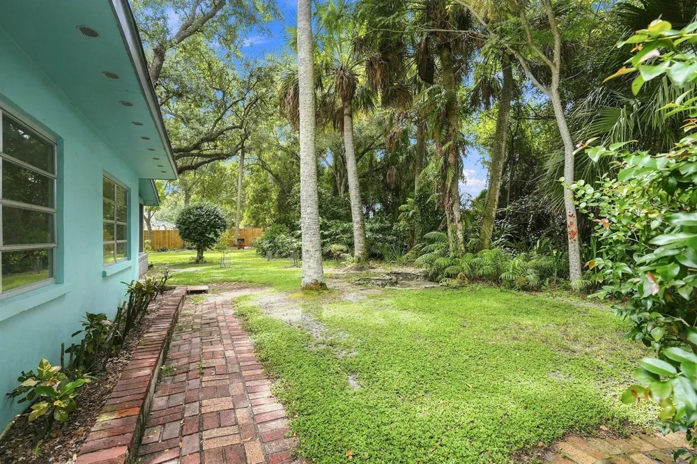 1111 TRINIDAD AVENUE Fort Pierce, FL 34982