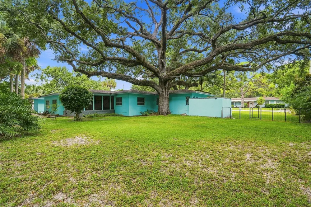 1111 TRINIDAD AVENUE Fort Pierce, FL 34982