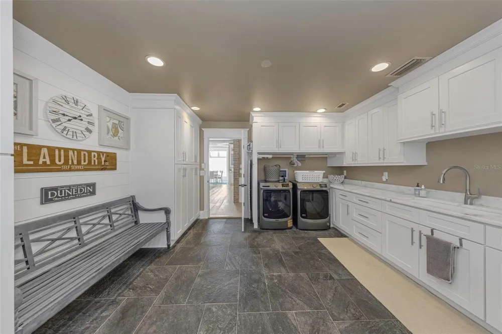 1744 SANTA BARBARA DRIVE Dunedin, FL 34698