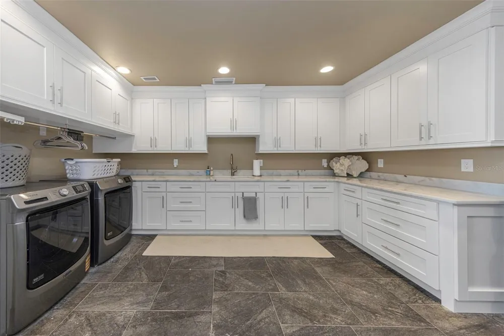 1744 SANTA BARBARA DRIVE Dunedin, FL 34698