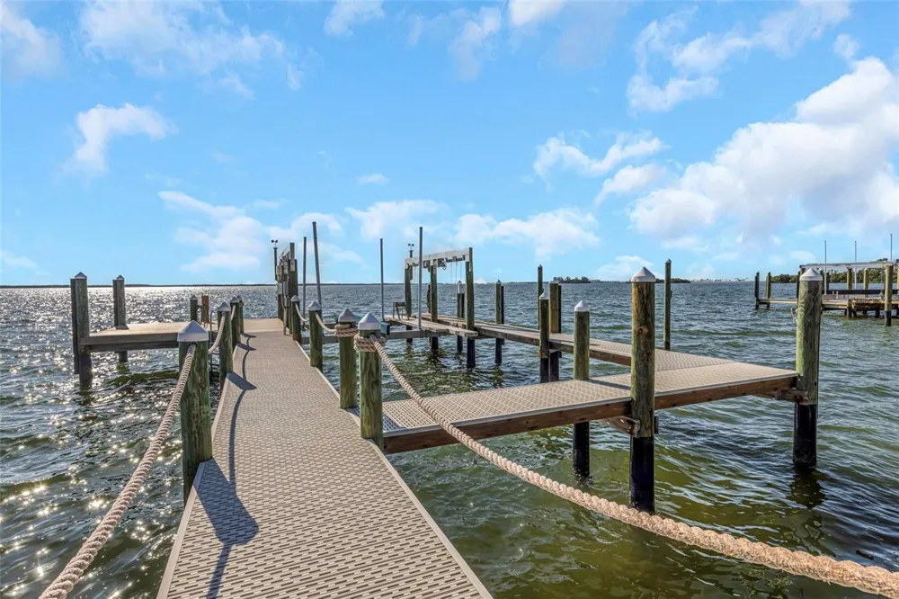 1744 SANTA BARBARA DRIVE Dunedin, FL 34698