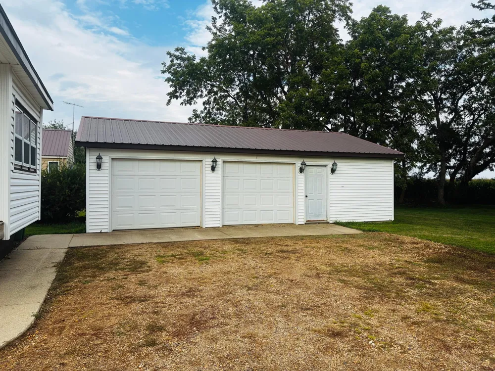 617 3rd Avenue Brewster, MN 56119