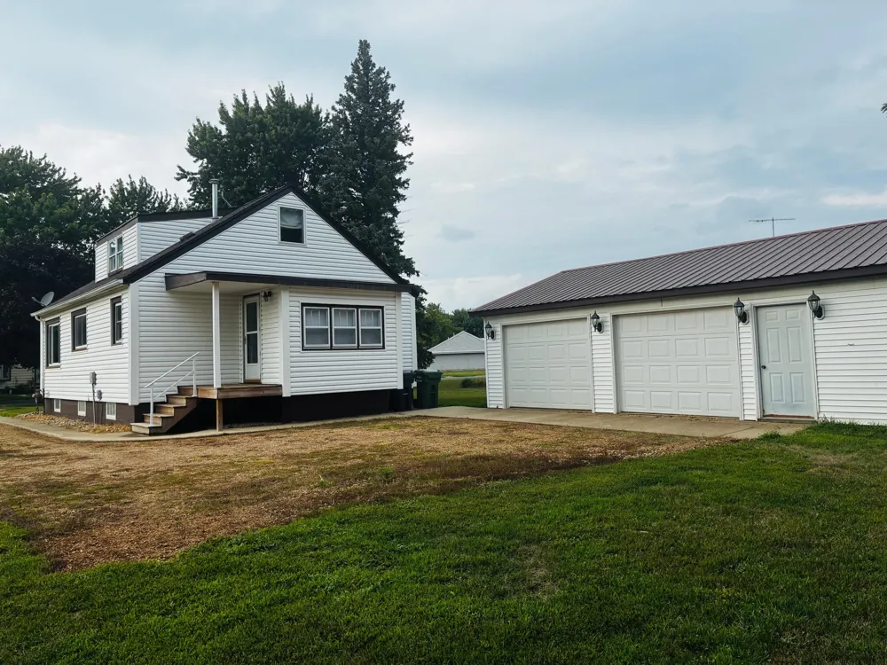 617 3rd Avenue Brewster, MN 56119