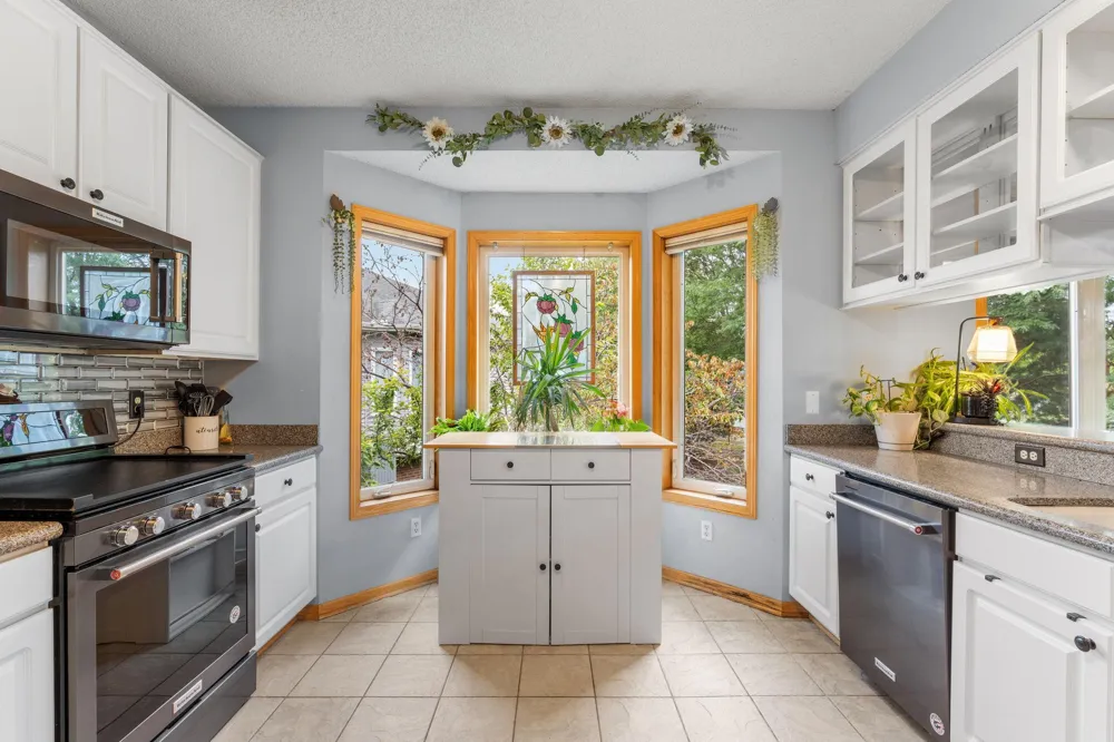 15135 Crestview Circle Rosemount, MN 55068