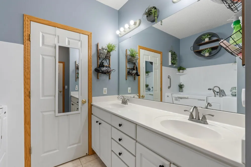 15135 Crestview Circle Rosemount, MN 55068