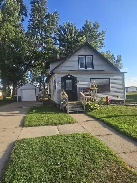 213 3rd Street W