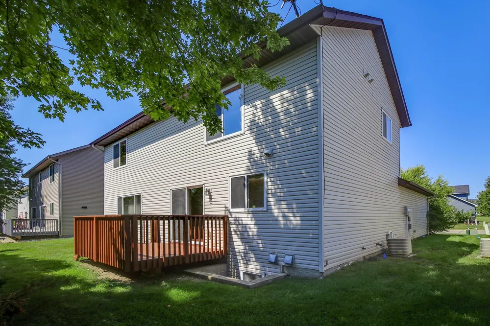 1676 Philipp Way Shakopee, MN 55379